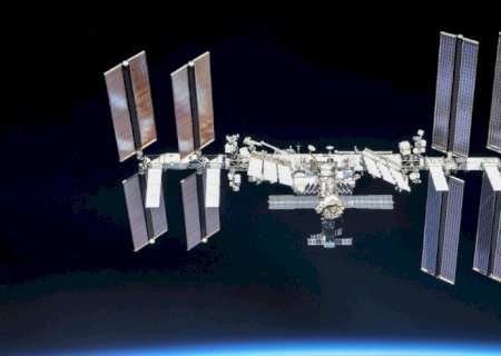 Astronautas voltam à Terra após nove meses retidos na Estação Espacial