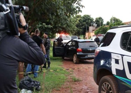 Homem &eacute; assassinado a tiros dentro de carro no Monte Alegre