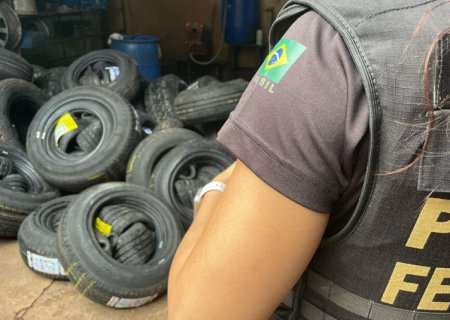 Receita e PF apreendem mais de 4 mil pneus ilegais e prendem suspeito armado