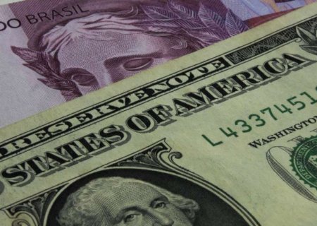 Expectativa por tarifaço de Trump, derruba dólar