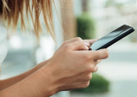 Após informar número em site de relacionamento, mulher é extorquida e ameaçada de morte