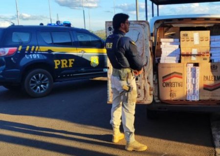 Fiorino é apreendida carregada com 25 mil maços de cigarros no interior de MS
