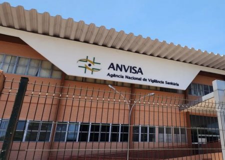 Anvisa proíbe comercialização de medicamentos e complemento alimentar