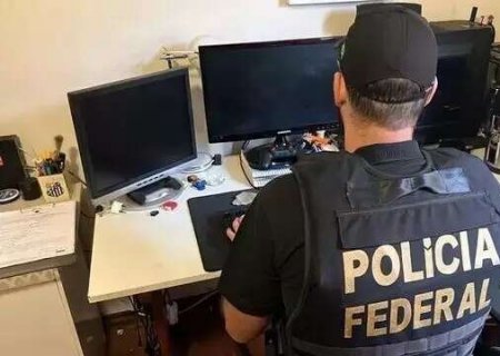 Pol&iacute;cia Federal vasculha casa de investigado por abuso sexual infantil
