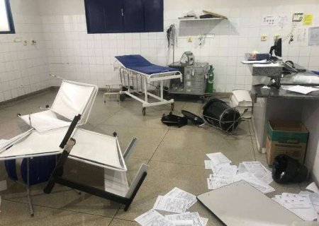 Paciente psiqui&aacute;trico amea&ccedil;a funcion&aacute;rios e destr&oacute;i ala verde de UPA