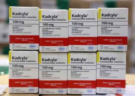 Ministério da Saúde recebe primeiro lote de medicamento inédito para tratamento do câncer de mama