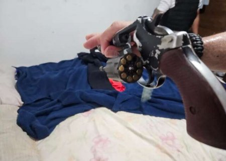 Pol&iacute;cia Civil apreende rev&oacute;lver na casa de homem que manteve ex em c&aacute;rcere