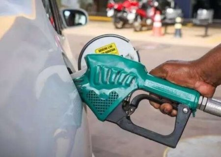 Governo anuncia subsídio de até R$ 0,89 por litro para tentar conter gasolina