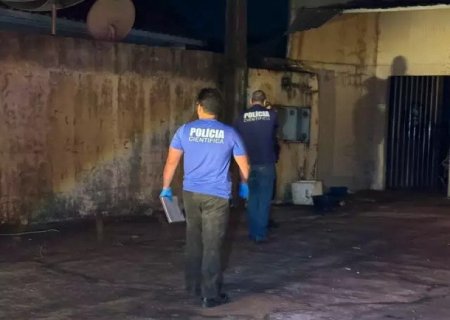 Homem é encontrado morto a facadas em imóvel abandonado no centro de Nova Andradina