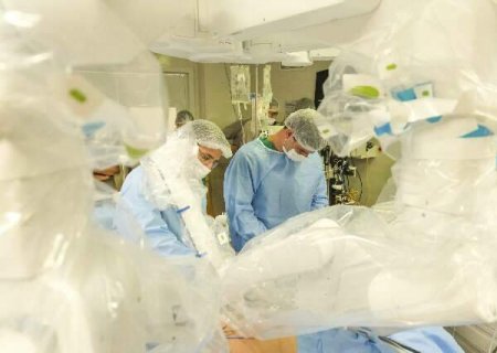 Sem sair da Bahia, m&eacute;dicos operam paciente de forma in&eacute;dita em hospital de MS