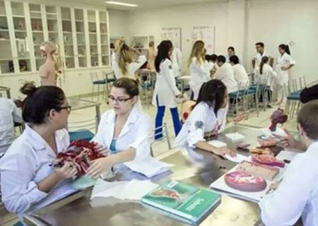 Deputado de MS quer suspender novos cursos de medicina por cinco anos