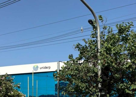 Estudantes de Medicina protestam contra estrutura e mudanças acadêmicas na Uniderp